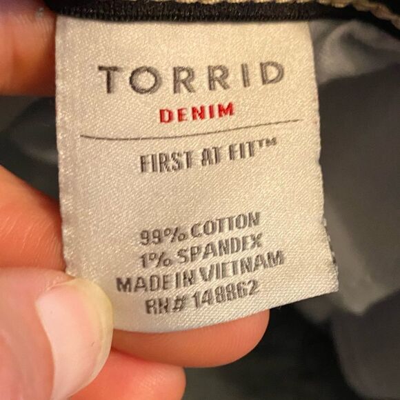 TORRID SKY HIGH SKINNY JEAN - PREMIUM STRETCH MEDIUM WASH - Picture 7 of 9